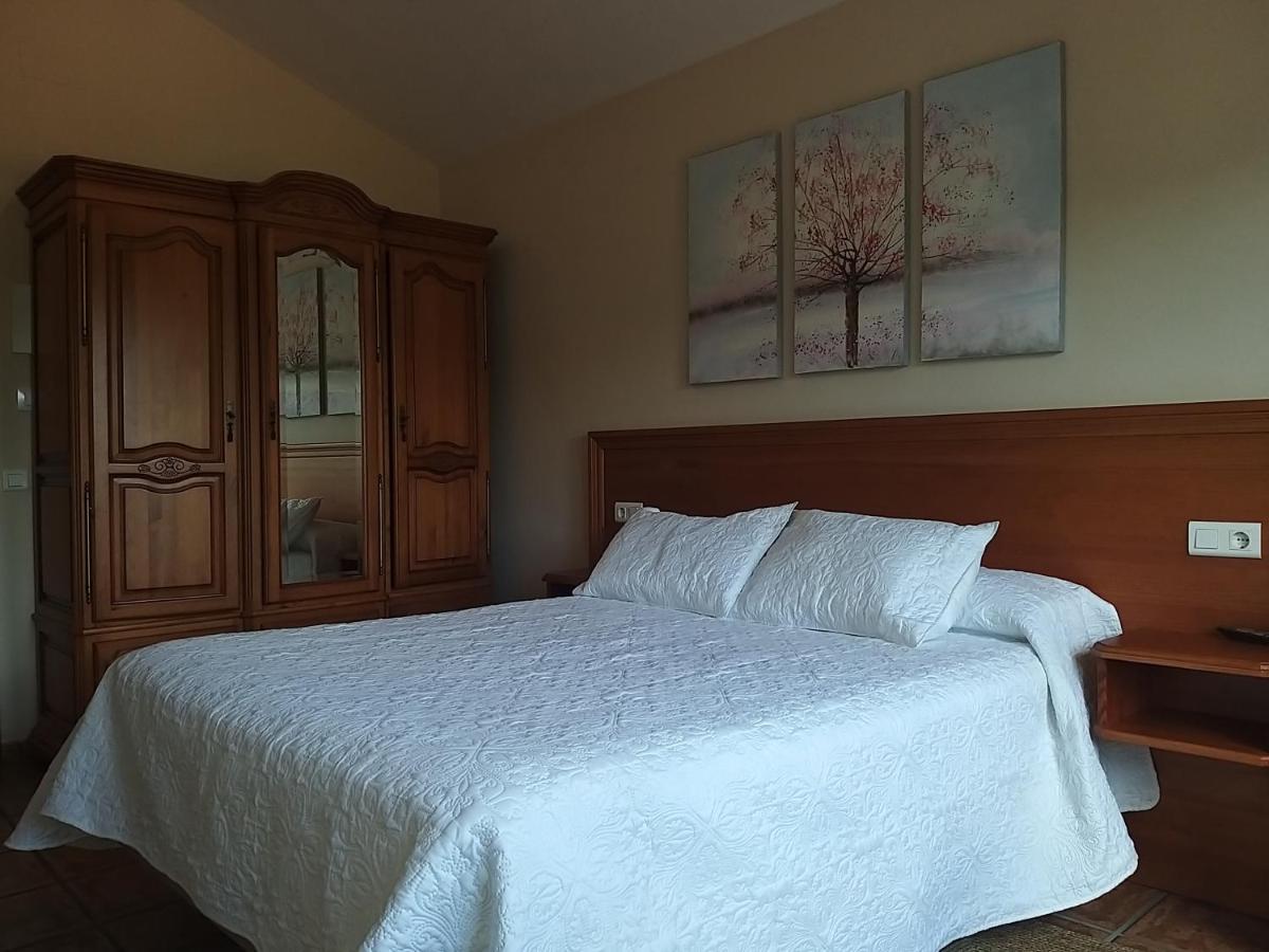 Hostal Restaurante O'Cadaval Frades Kültér fotó
