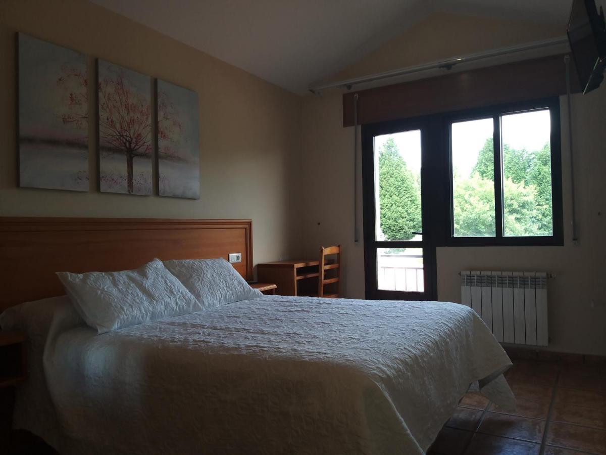 Hostal Restaurante O'Cadaval Frades Kültér fotó