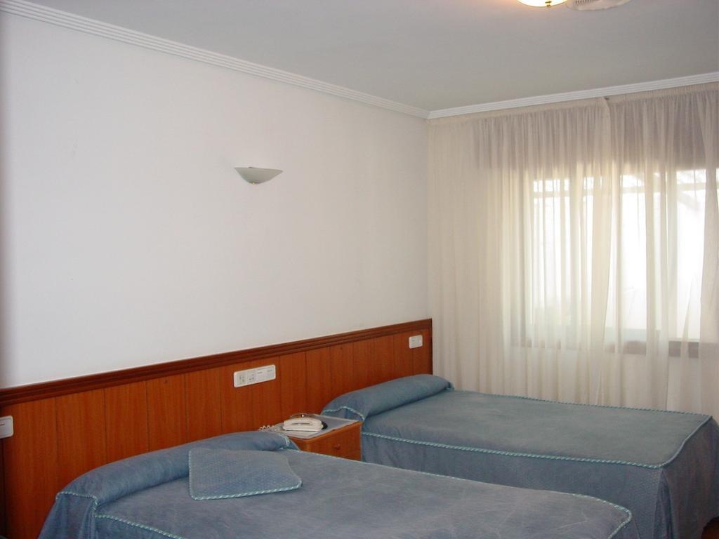 Hostal Restaurante O'Cadaval Frades Kültér fotó