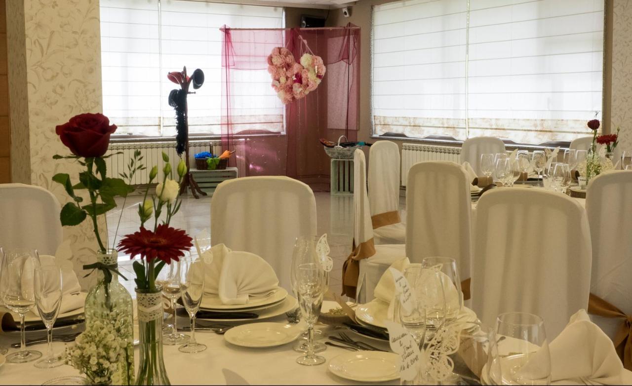 Hostal Restaurante O'Cadaval Frades Kültér fotó